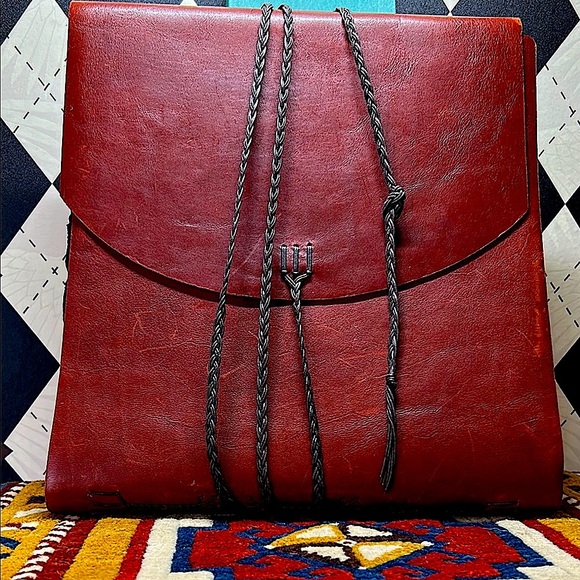 Artisan Handmade Leather Artist’s Folio – Masterpiece for Discerning Creatives - Picture 3 of 17